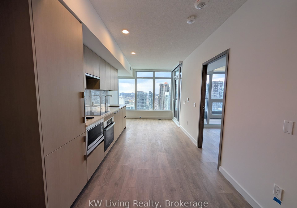 1-concord-cityplace-way-toronto-ontario-c13024724