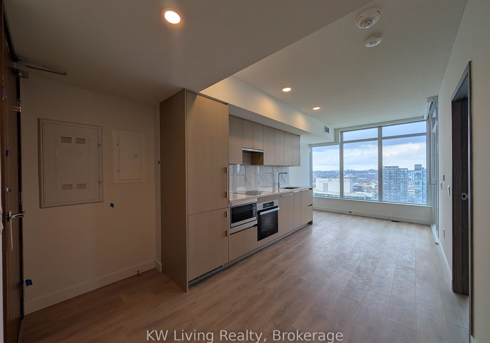 1-concord-cityplace-way-toronto-ontario-c13024724