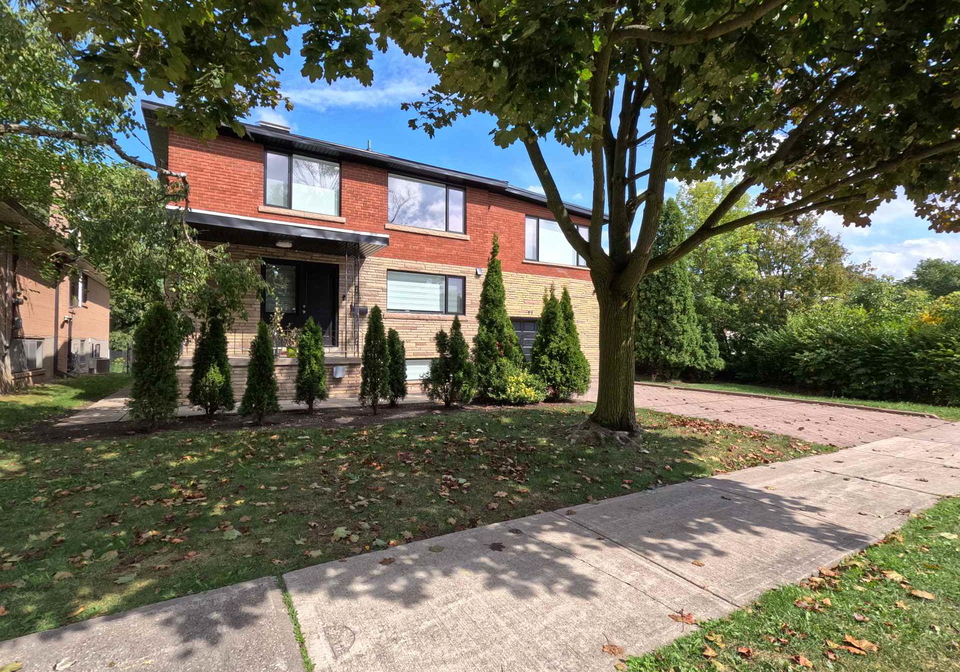 77-hove-street-e-toronto-ontario-c13024828
