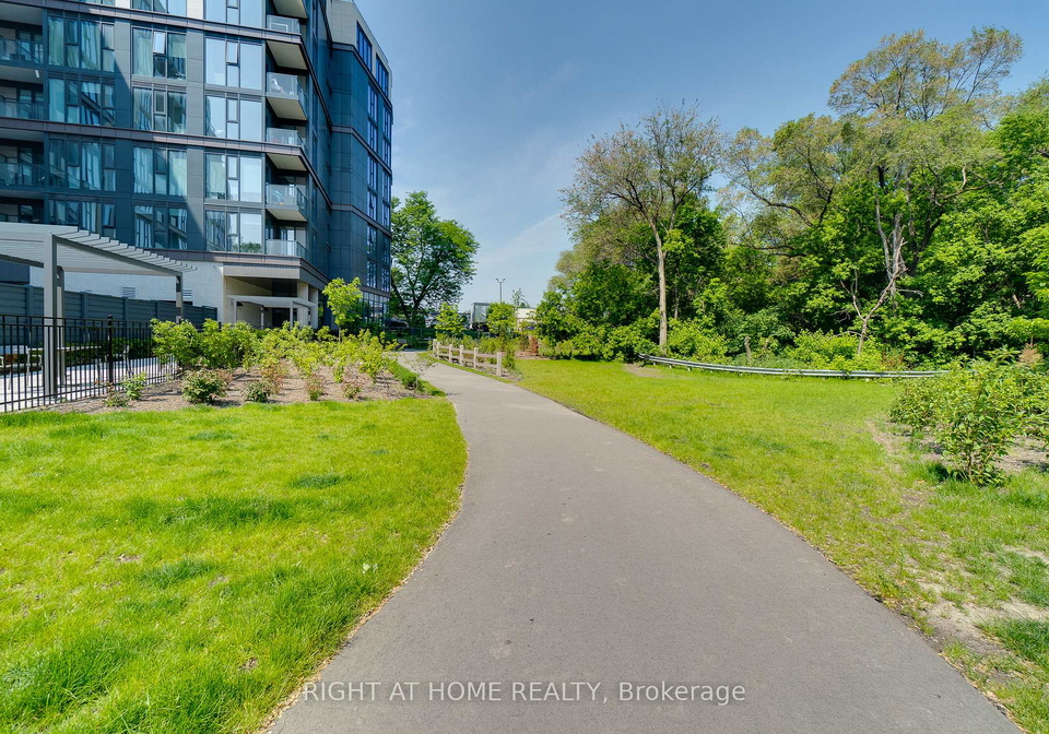 250-lawrence-avenue-w-toronto-ontario-c13024938