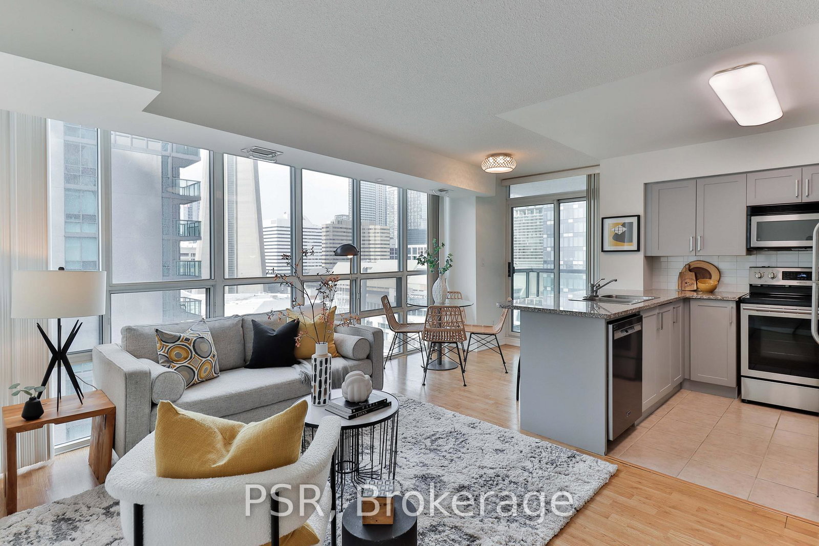 30-grand-trunk-crescent-toronto-ontario-c13025058