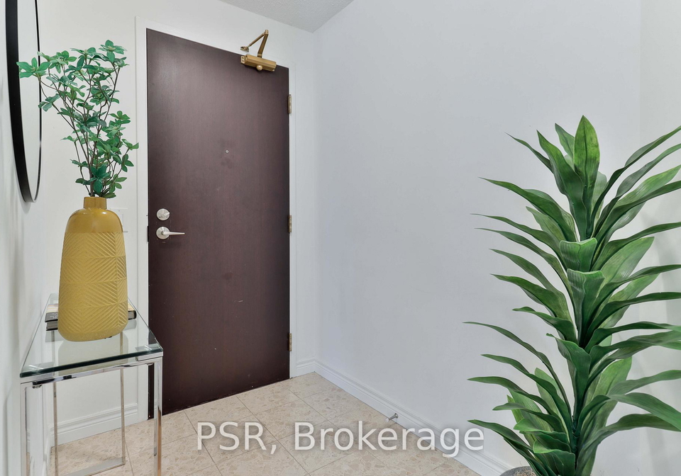 30-grand-trunk-crescent-toronto-ontario-c13025058