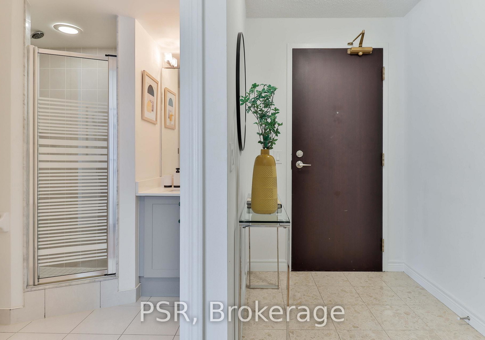 30-grand-trunk-crescent-toronto-ontario-c13025058