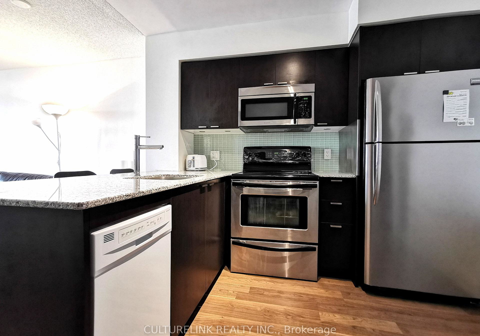 23-sheppard-avenue-e-north-york-ontario-c13025244