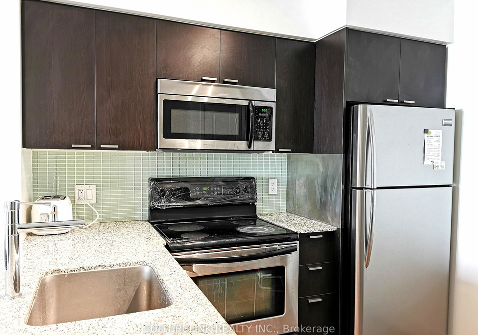 23-sheppard-avenue-e-north-york-ontario-c13025244