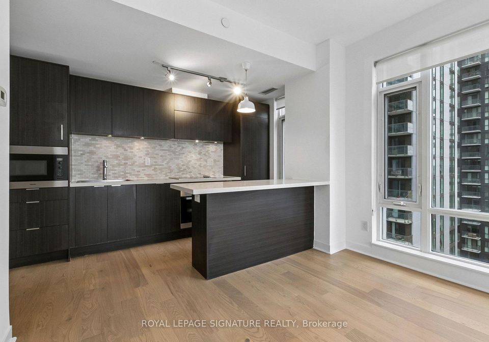 21-widmer-street-toronto-ontario-c13025632