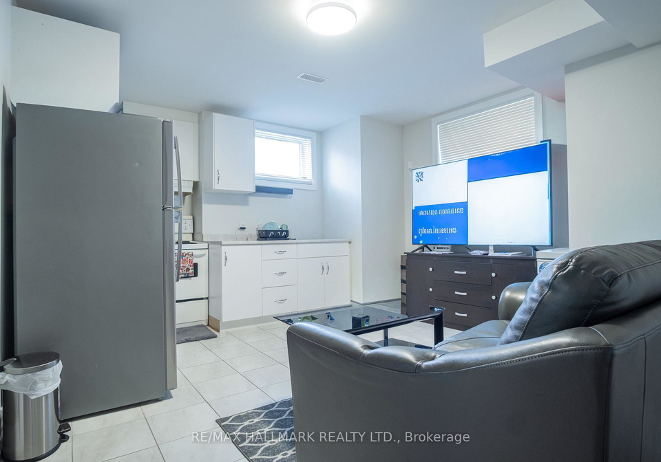 35-roberta-drive-toronto-ontario-c13027844