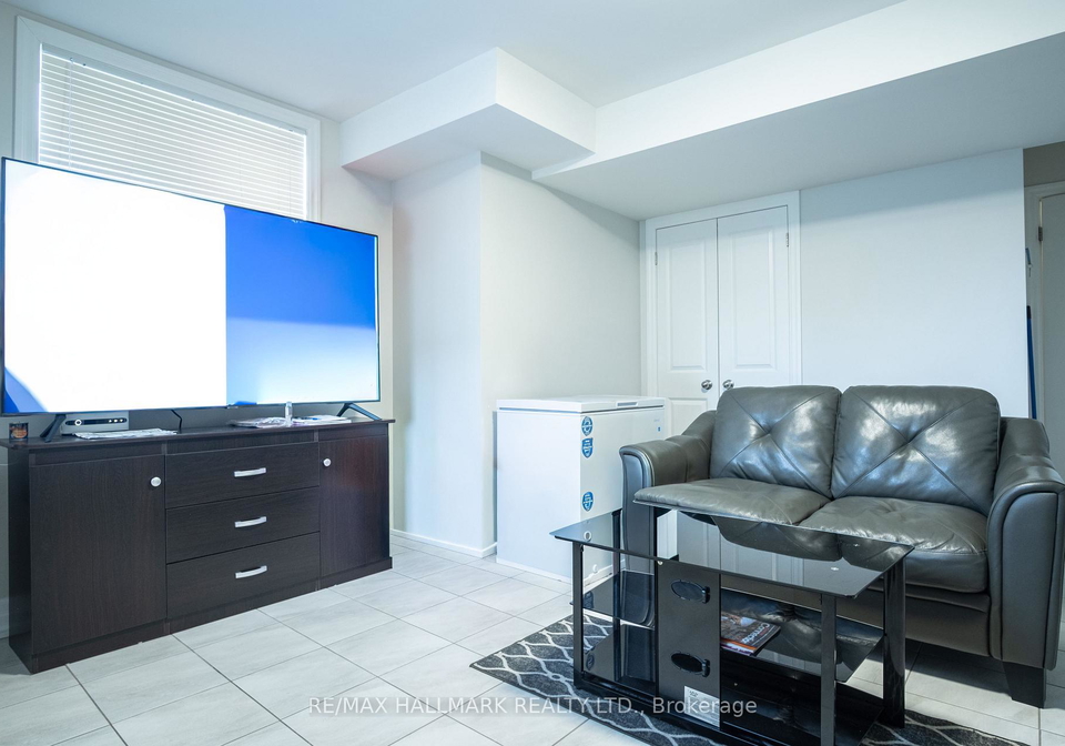 35-roberta-drive-toronto-ontario-c13027844