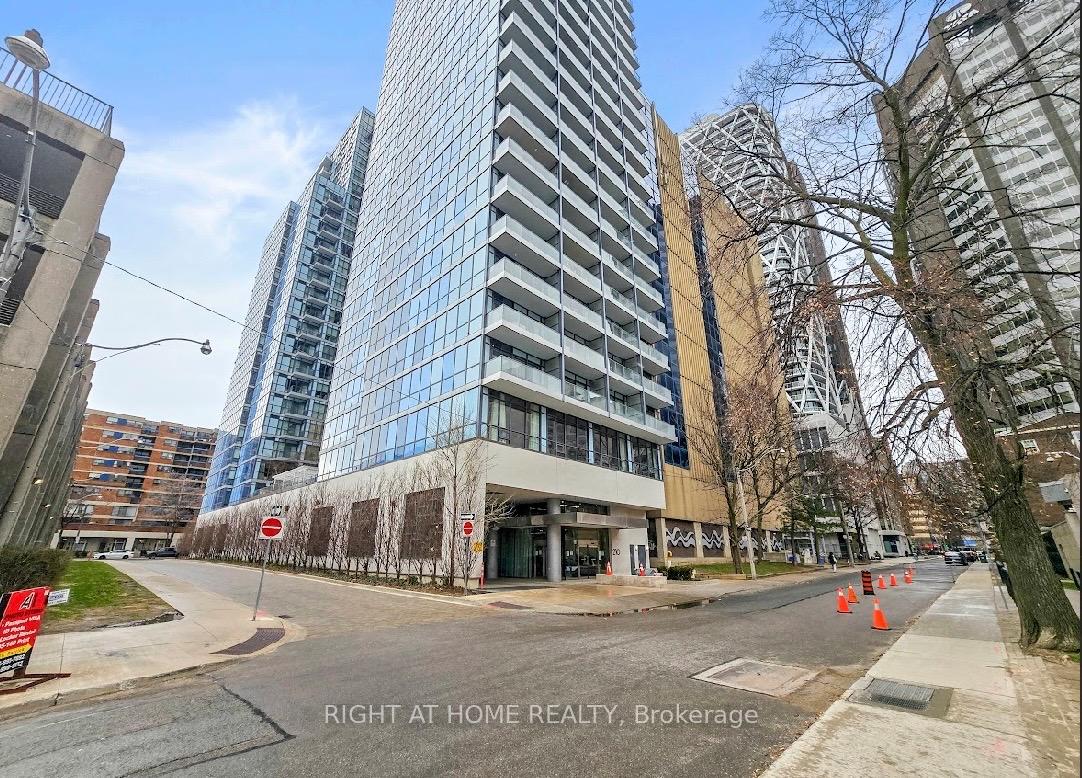 210-simcoe-street-toronto-ontario-c13028020
