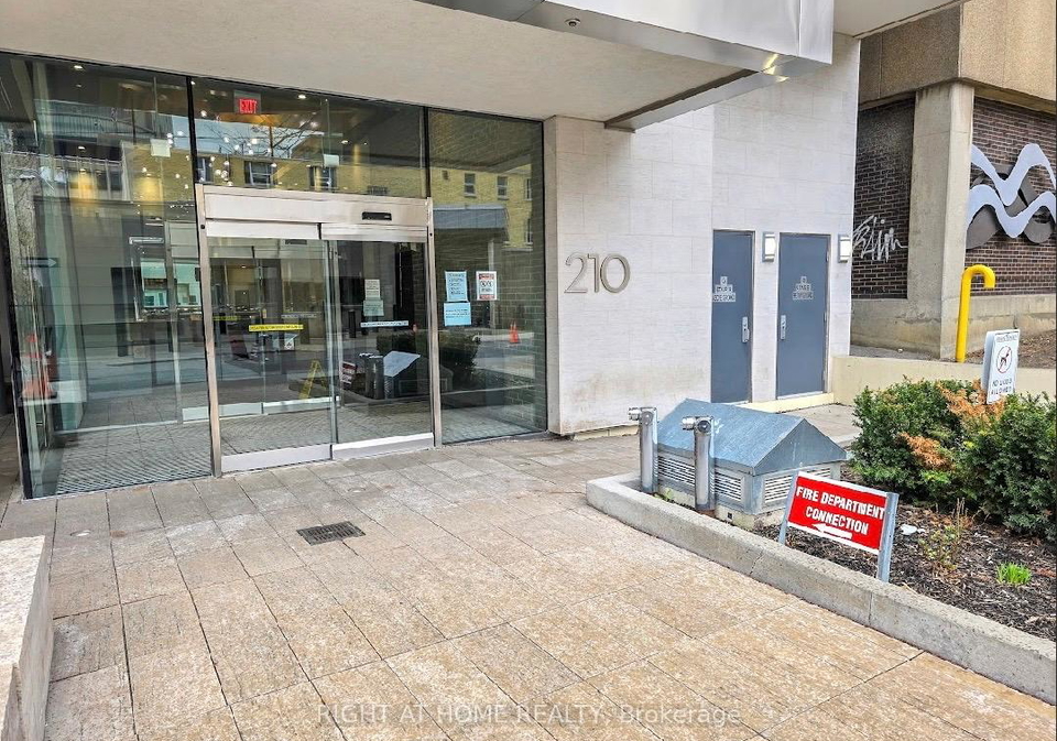 210-simcoe-street-toronto-ontario-c13028020