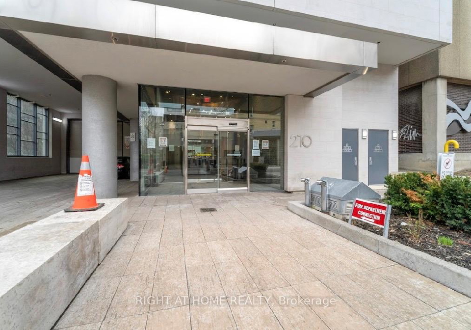 210-simcoe-street-toronto-ontario-c13028020