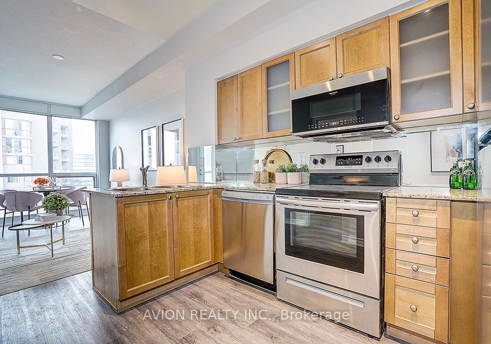761-bay-street-toronto-ontario-c13028306