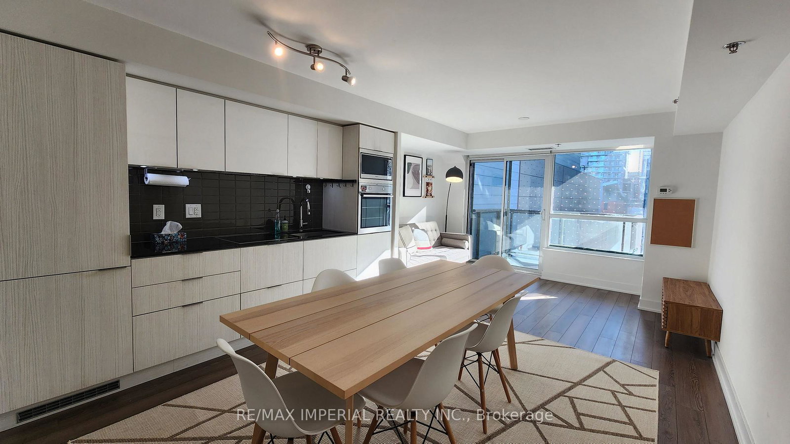 318-richmond-street-w-toronto-ontario-c13028360