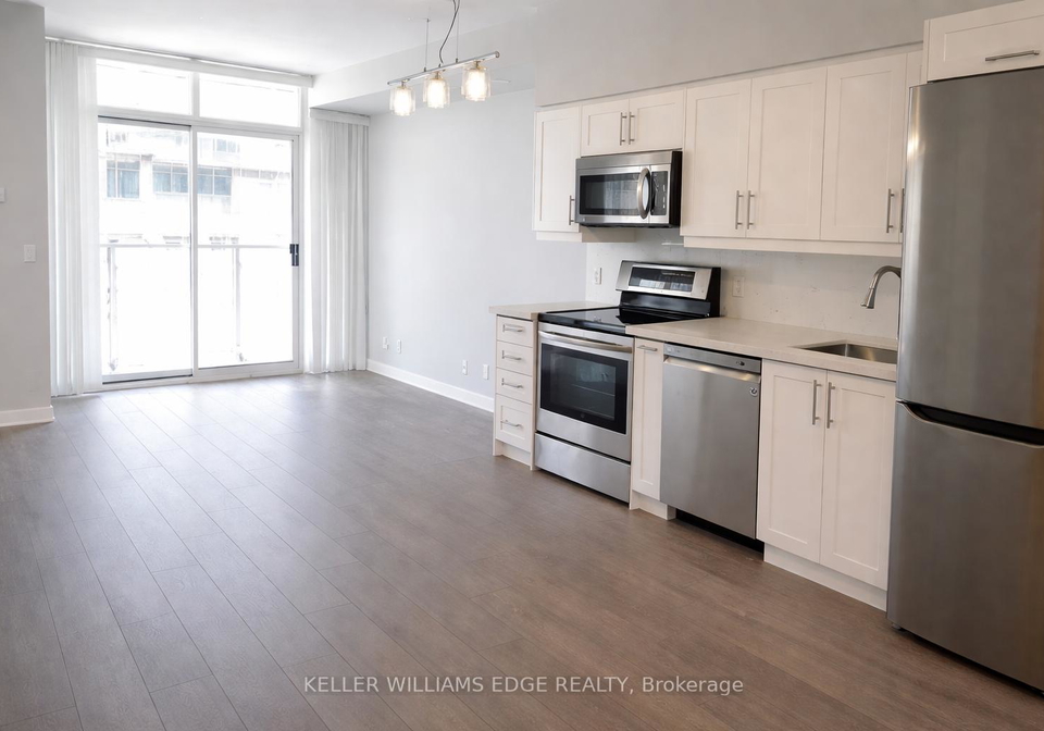 21-nelson-street-toronto-ontario-c13028598