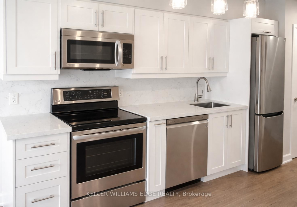 21-nelson-street-toronto-ontario-c13028598