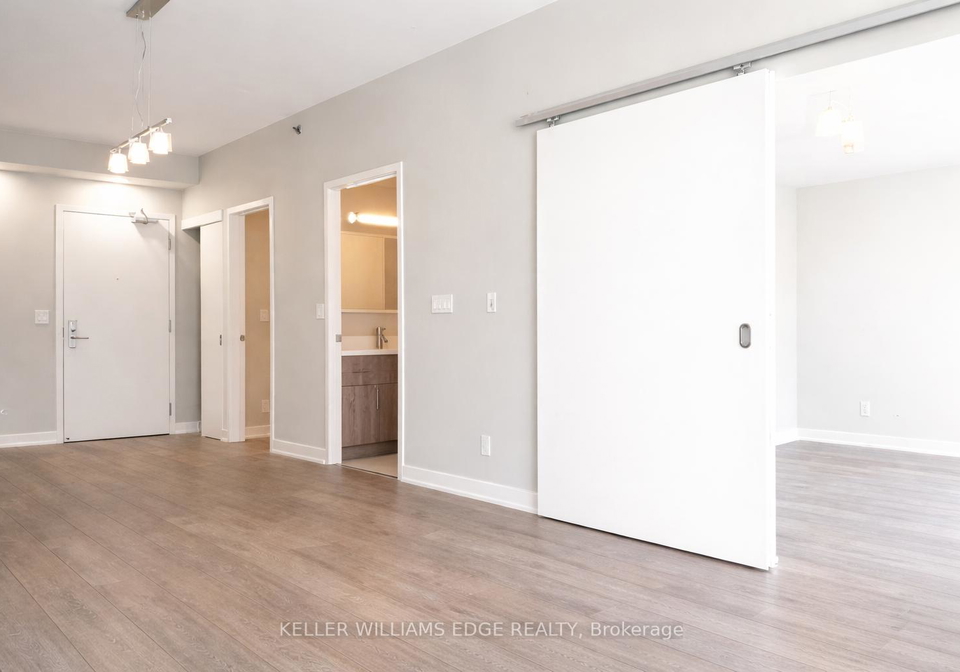 21-nelson-street-toronto-ontario-c13028598