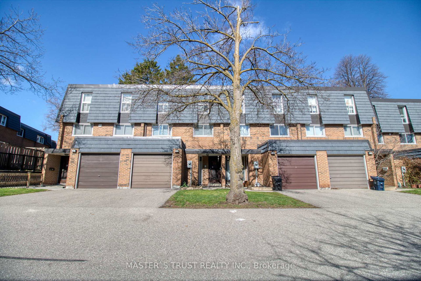 20-sego-royalway-north-york-ontario-c13028760