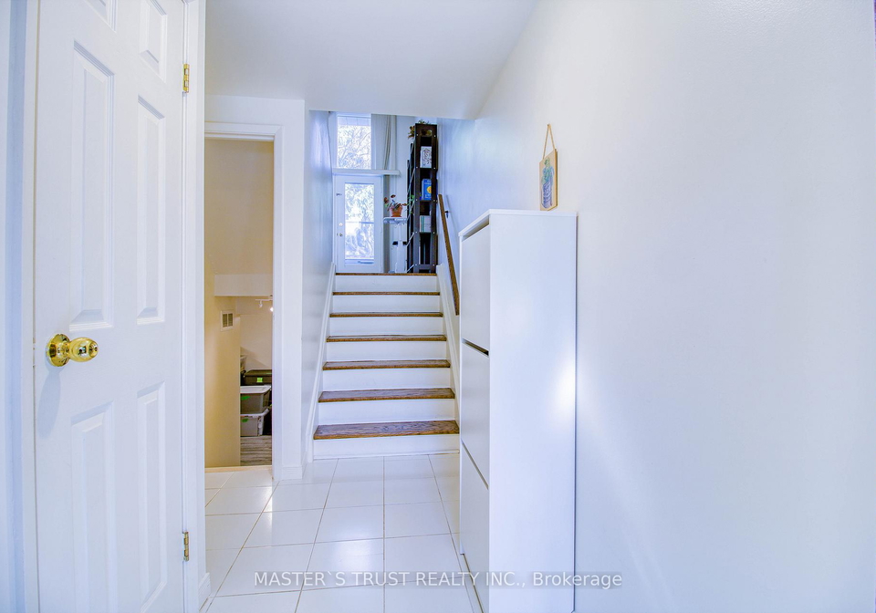 20-sego-royalway-north-york-ontario-c13028760