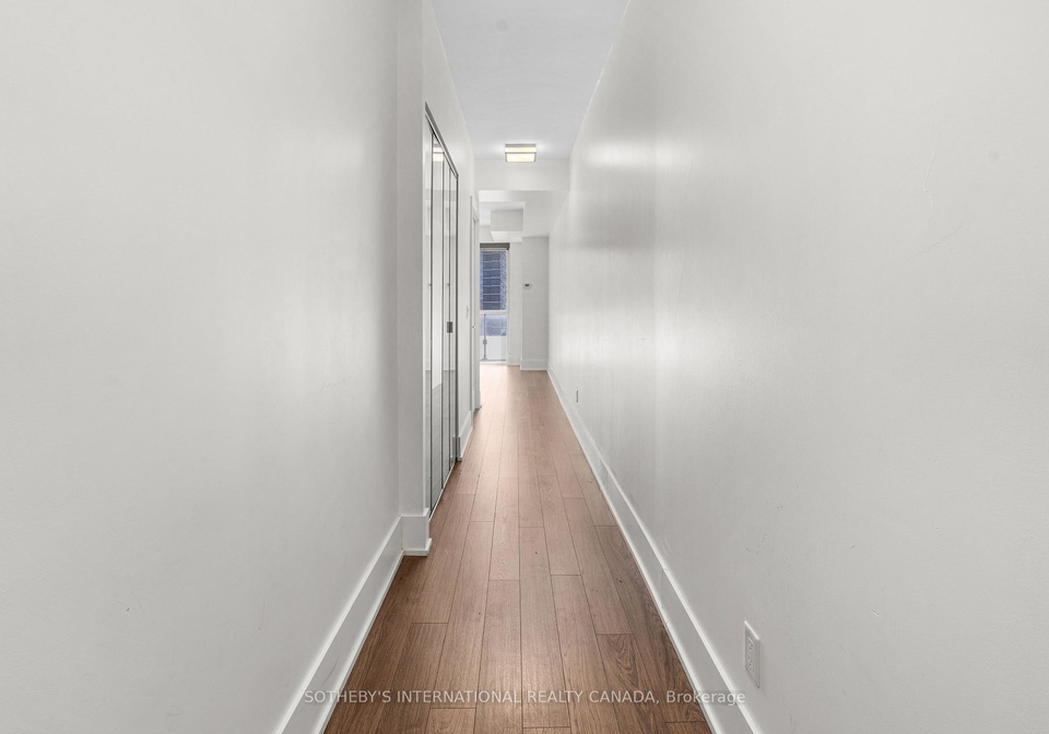 300-front-street-w-toronto-ontario-c13028780
