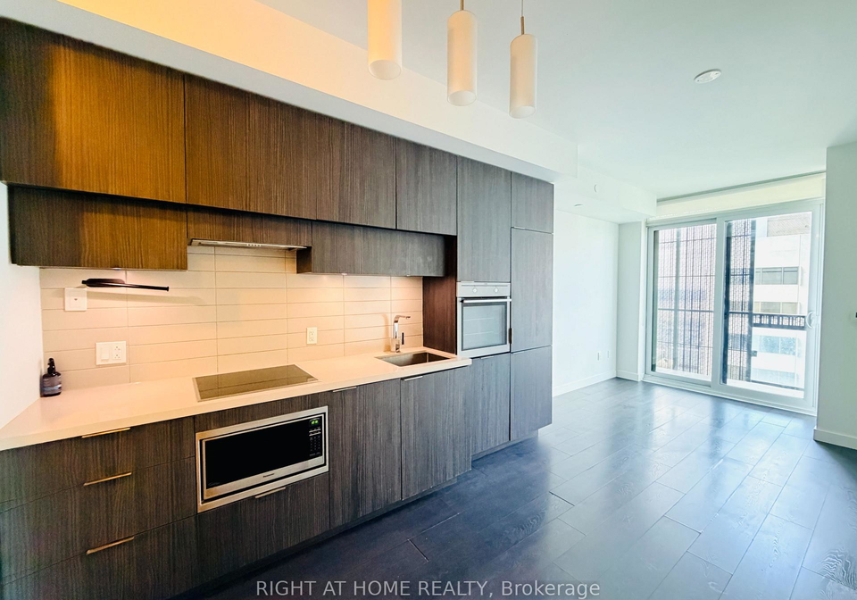 8-eglinton-avenue-e-toronto-ontario-c13029406