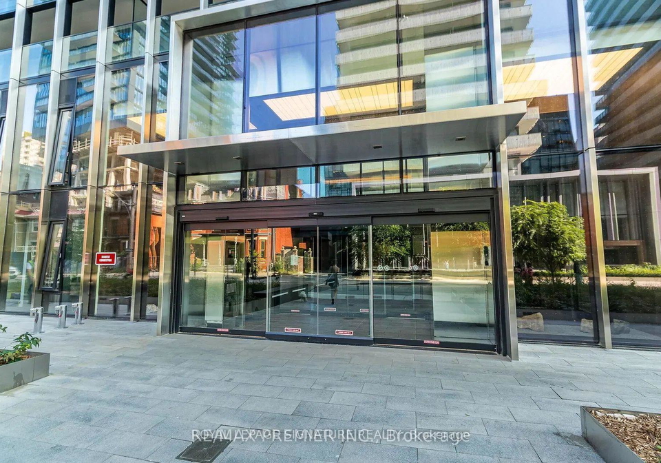 55-charles-street-e-toronto-ontario-c13029678