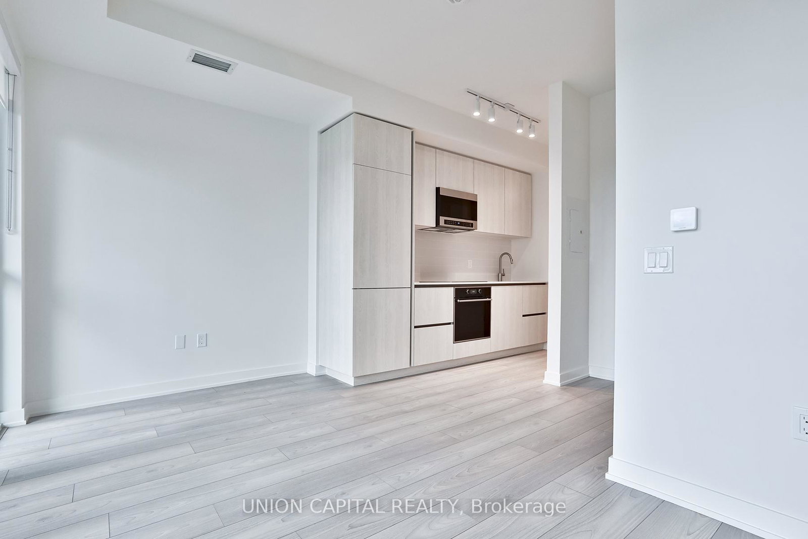 110-broadway-avenue-toronto-ontario-c13029716