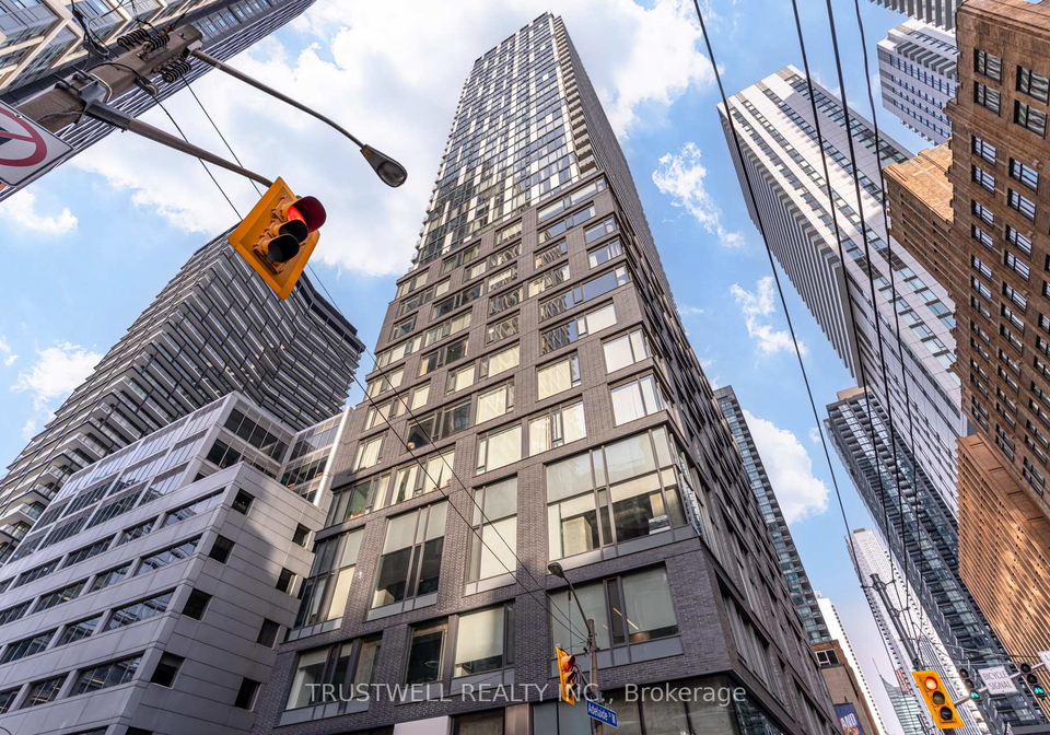 101-peter-street-toronto-ontario-c13030036
