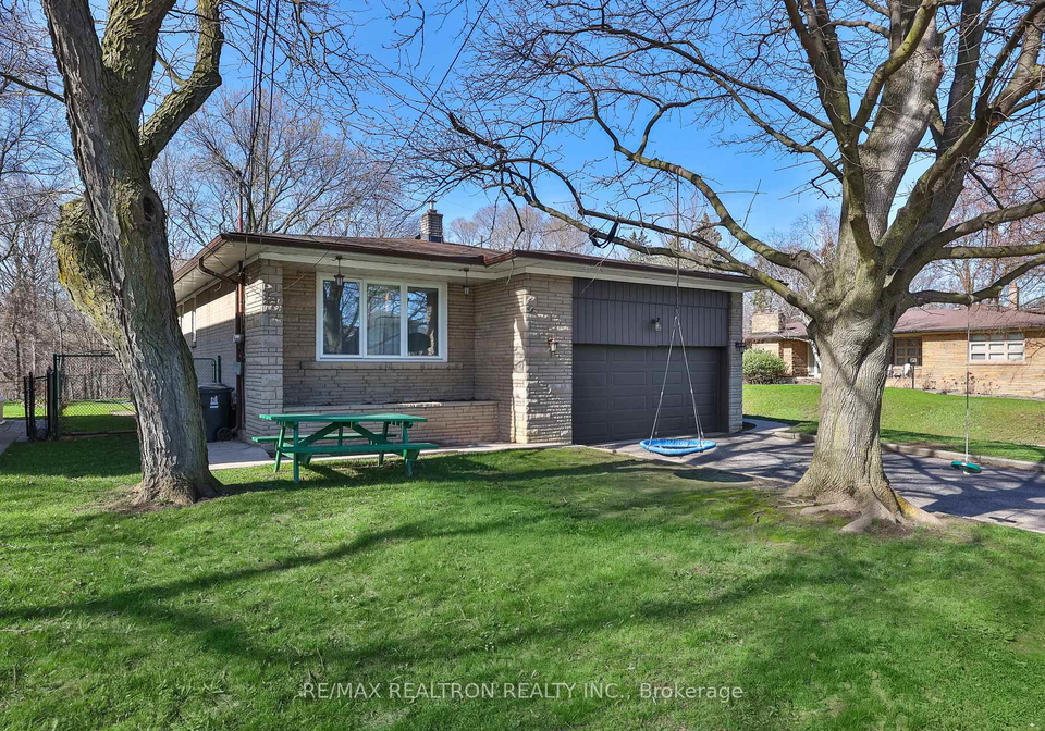 122-hove-street-toronto-ontario-c13030136