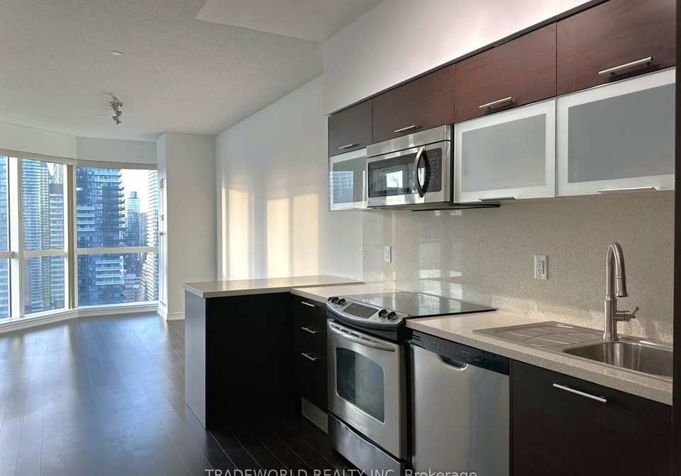 386-yonge-street-toronto-ontario-c13030342