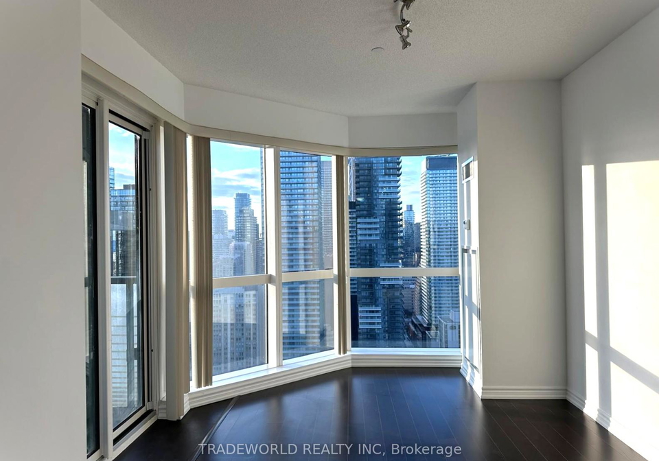 386-yonge-street-toronto-ontario-c13030342