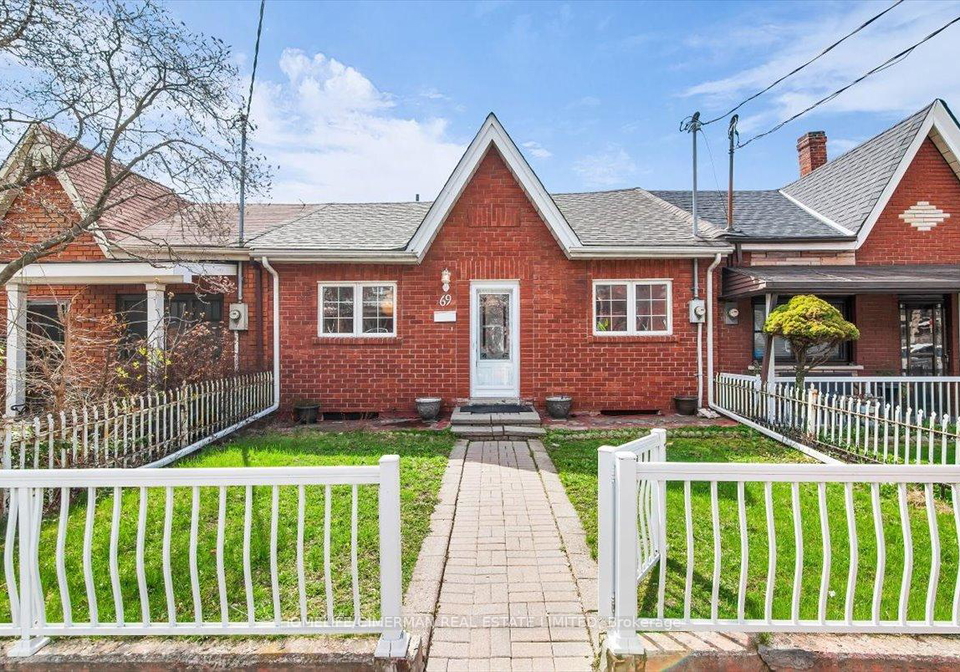 69-robinson-street-toronto-ontario-c13030534
