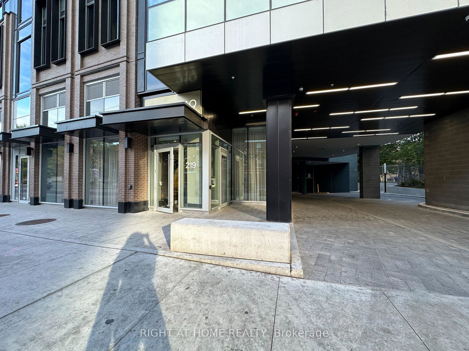 219-dundas-st-street-e-toronto-ontario-c13031098