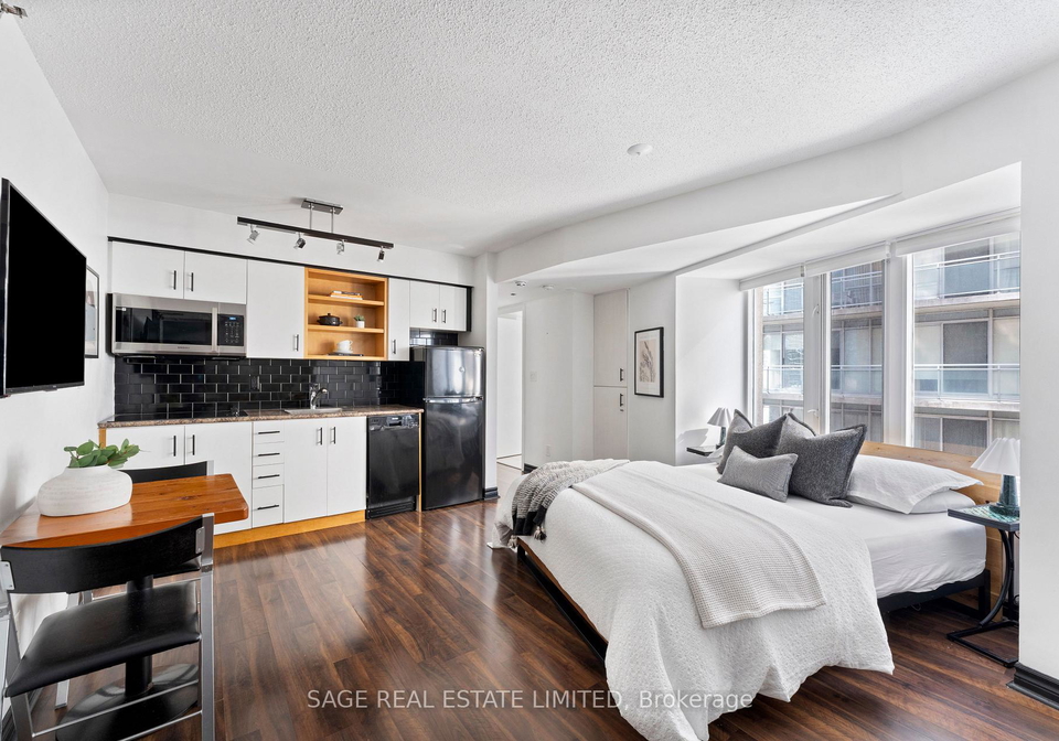 200-victoria-street-toronto-ontario-c13031146