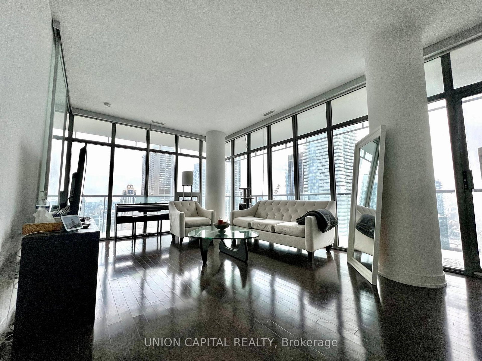 33-charles-street-e-toronto-ontario-c13031444