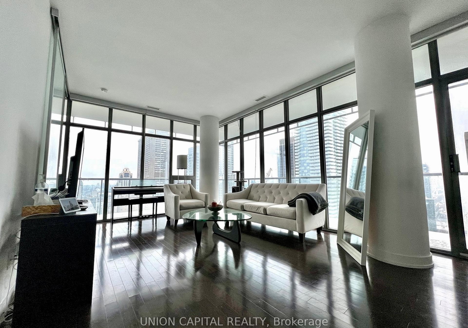 33-charles-street-e-toronto-ontario-c13031444
