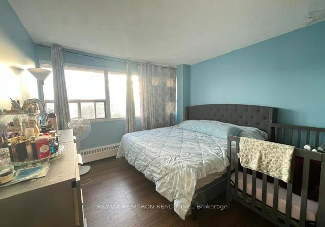 100-leeward-glenway-east-york-ontario-c13031840