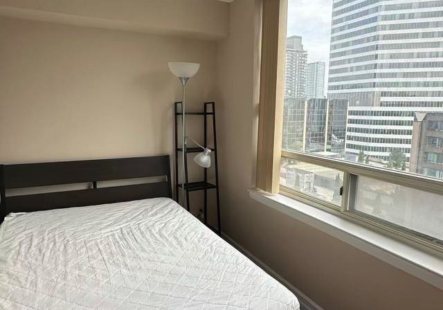 633-bay-street-toronto-ontario-c13031844