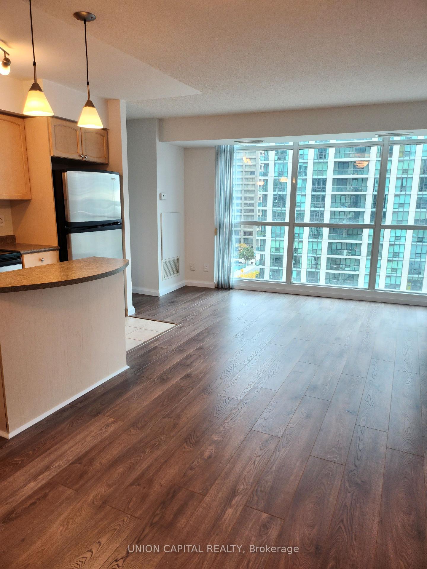 18-yonge-street-toronto-ontario-c13032038