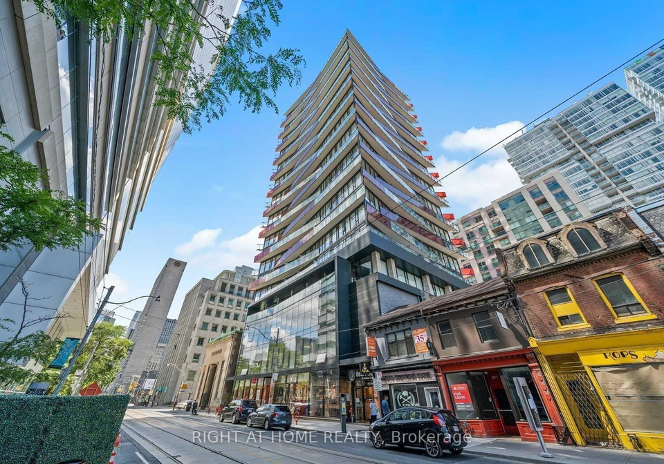 215-queen-street-w-toronto-ontario-c13032446