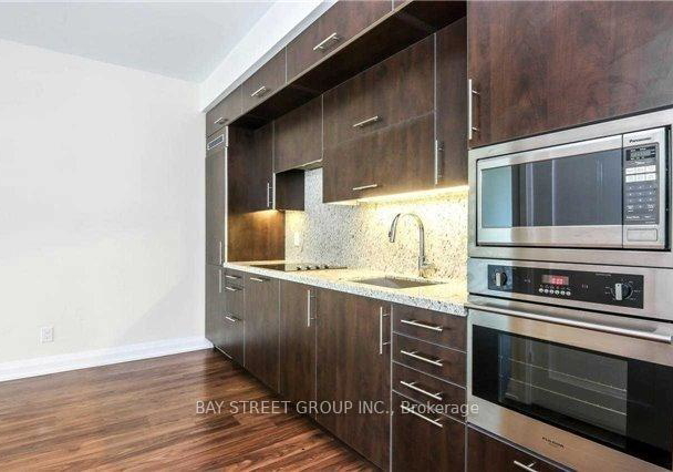 5-sheppard-avenue-e-north-york-ontario-c13032580