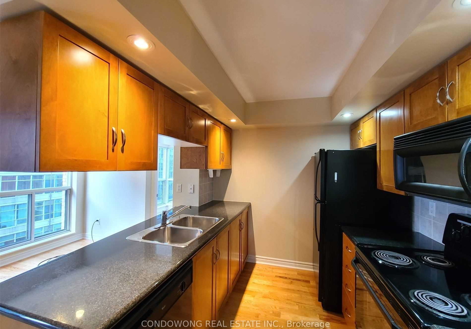 270-wellington-street-w-toronto-ontario-c13033038