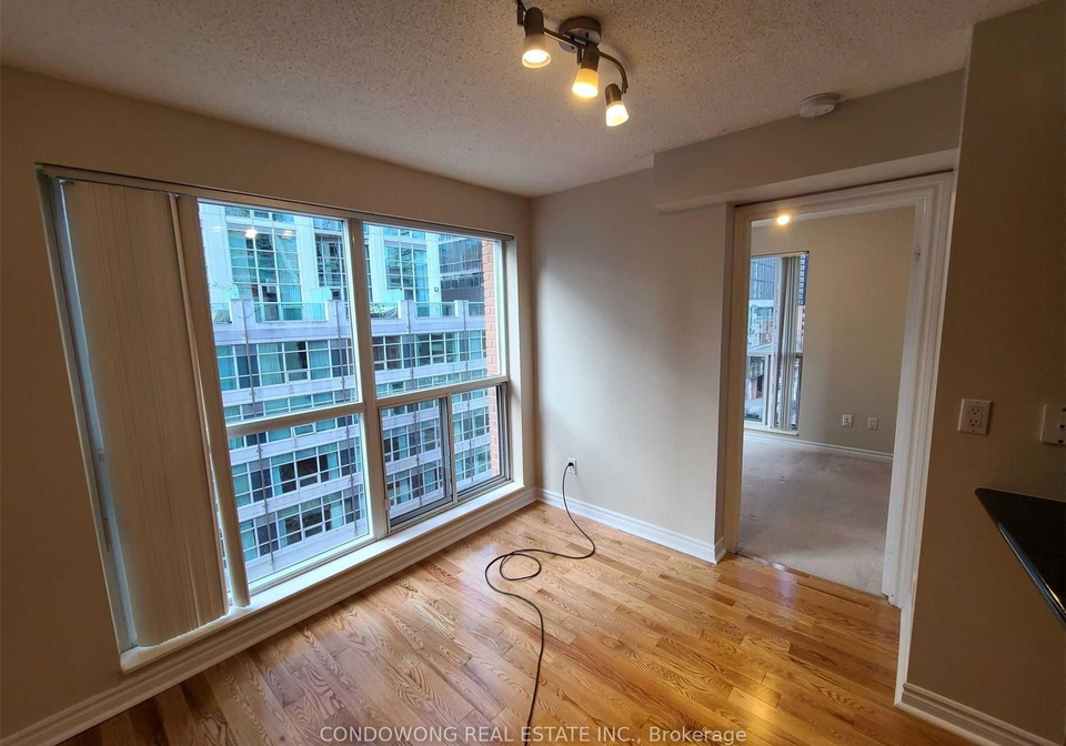 270-wellington-street-w-toronto-ontario-c13033038