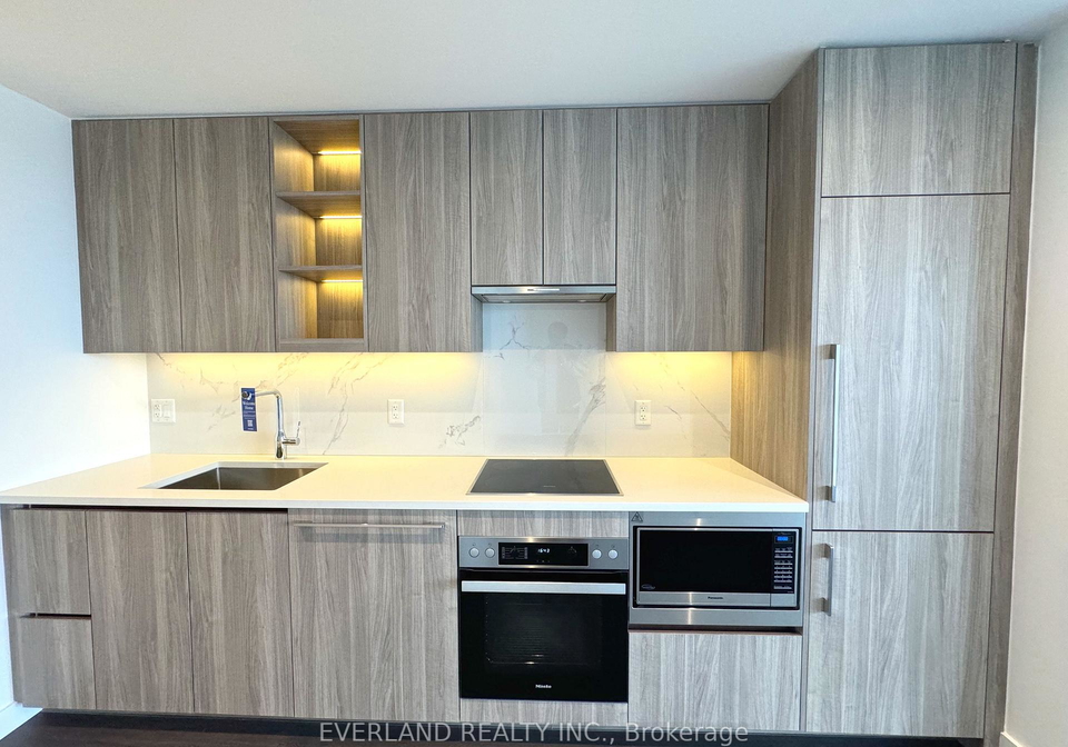 25-mcmahon-drive-north-york-ontario-c13033338