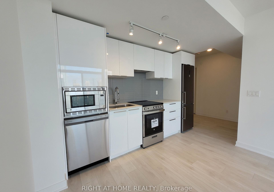 501-yonge-street-toronto-ontario-c13033340