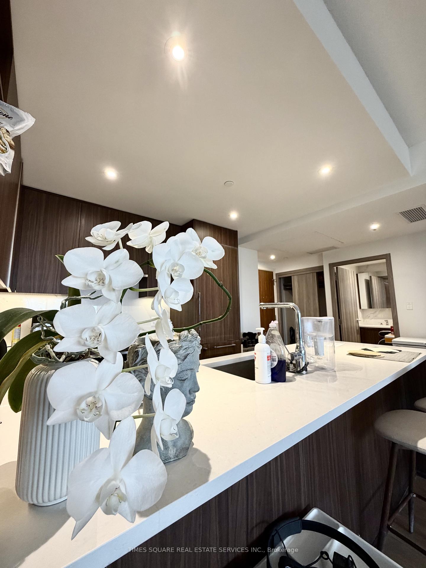 27-mcmahon-drive-north-york-ontario-c13033634