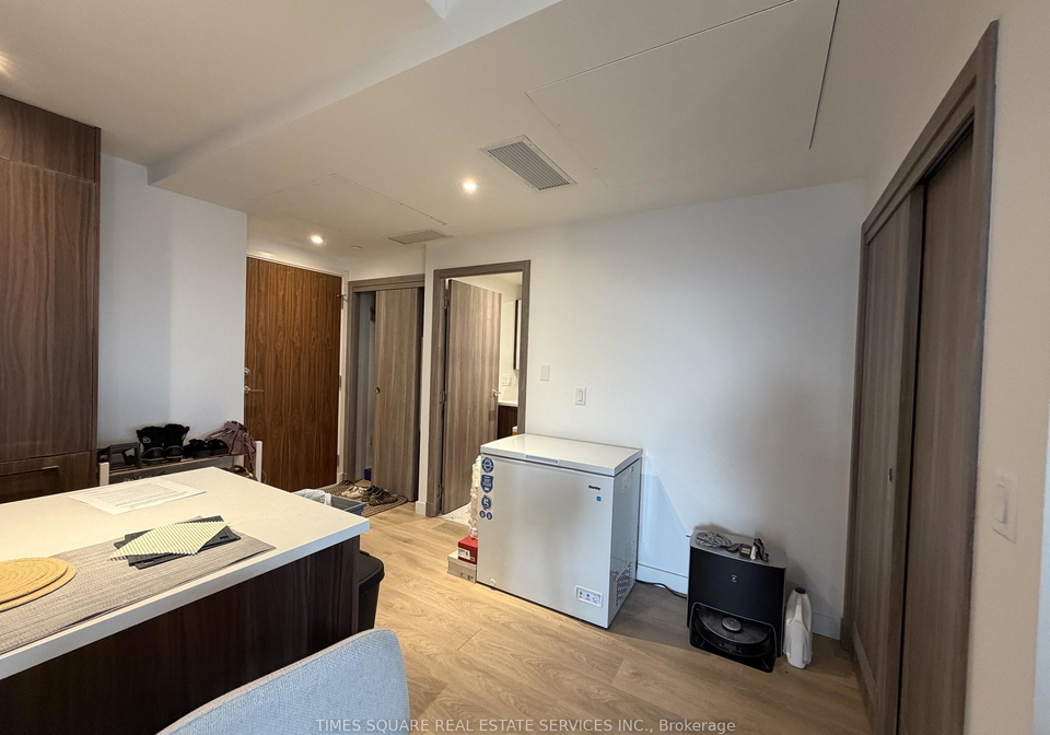 27-mcmahon-drive-north-york-ontario-c13033634