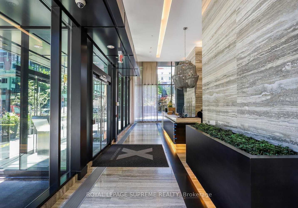 110-charles-street-e-toronto-ontario-c13035634