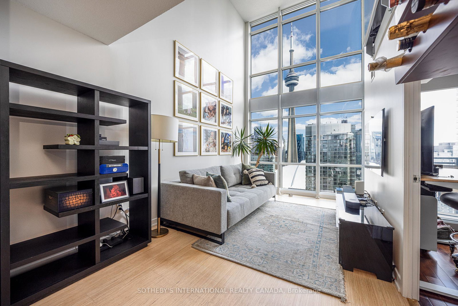 15-fort-york-boulevard-toronto-ontario-c13035856