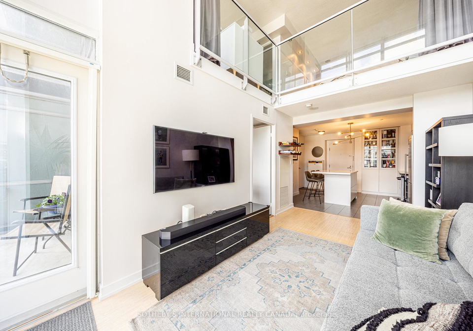 15-fort-york-boulevard-toronto-ontario-c13035856