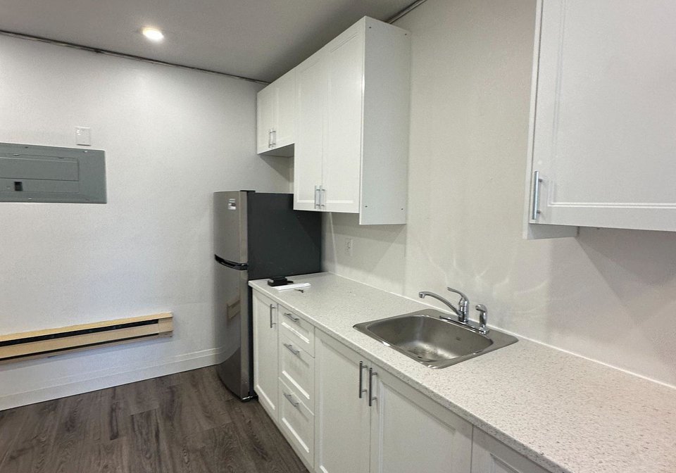565-yonge-street-toronto-ontario-c13036262